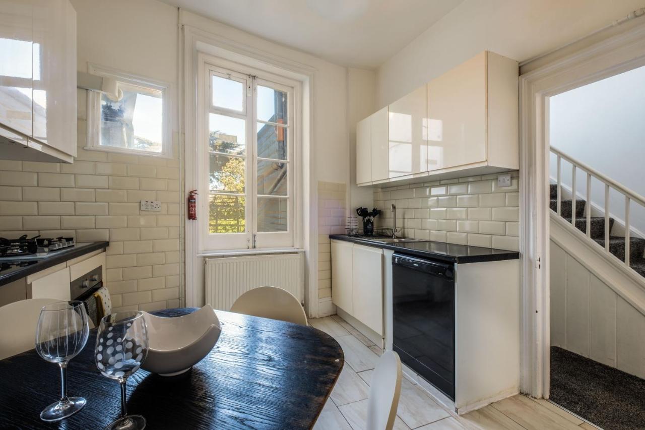 Luxury, Very And Spacious House * Hove