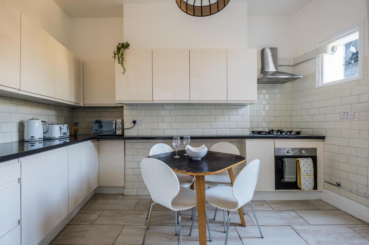 Luxury, Very And Spacious House Hébergement de vacances