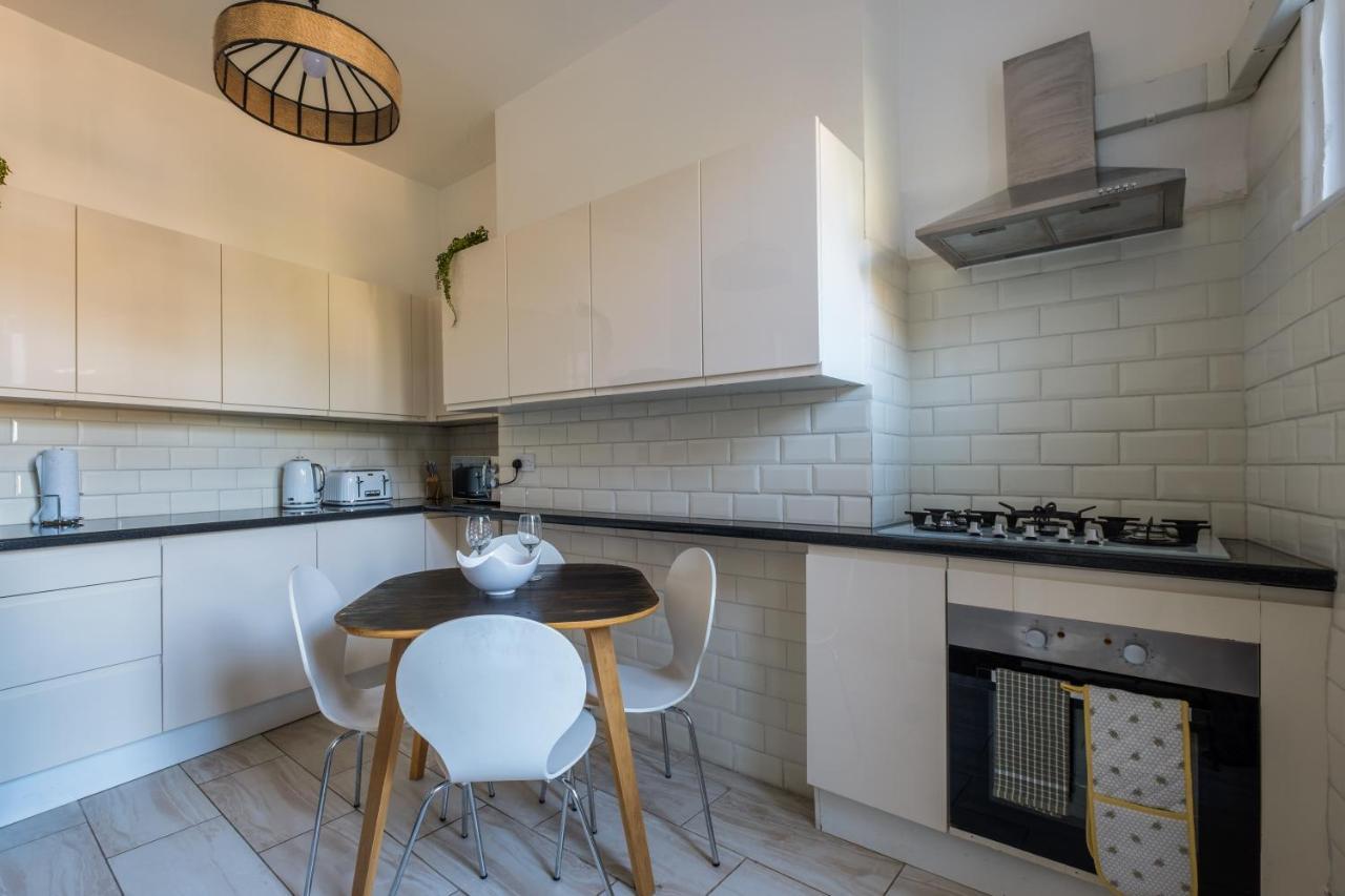 Luxury, Very And Spacious House Hébergement de vacances *