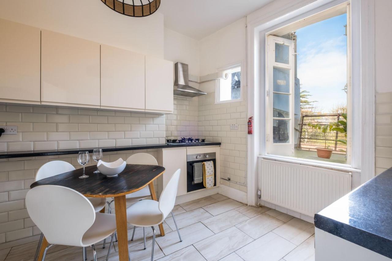 Luxury, Very And Spacious House Hébergement de vacances