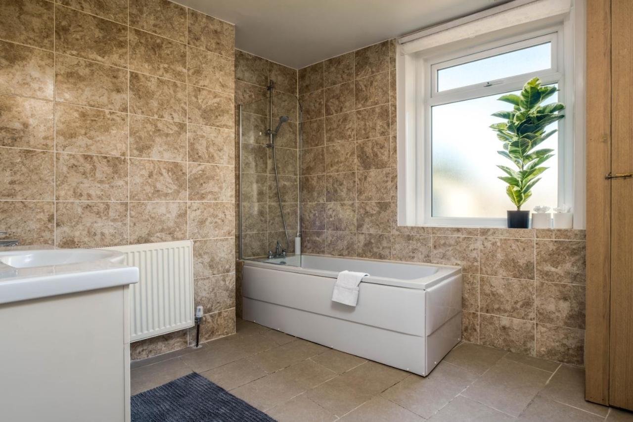 Luxury, Very And Spacious House Hébergement de vacances